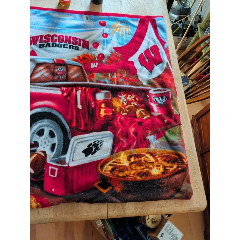 Wisconsin Badgers Fleece Blanket 43 X 50 Truck‎ Helmet 2 Sided